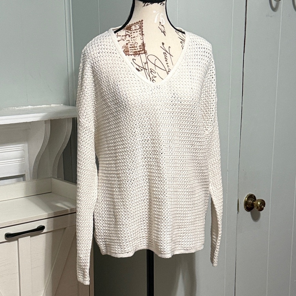 ⭐️3/$25⭐️ Old navy light and flowy bell sleeve sweater White Knit Sweater